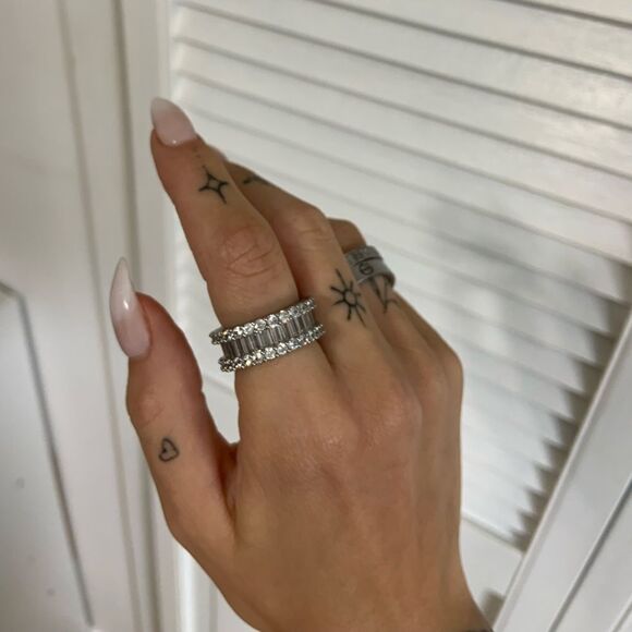 COPY - ⭐️Beautiful Diamond Baguette Three row Ring - Picture 4 of 7